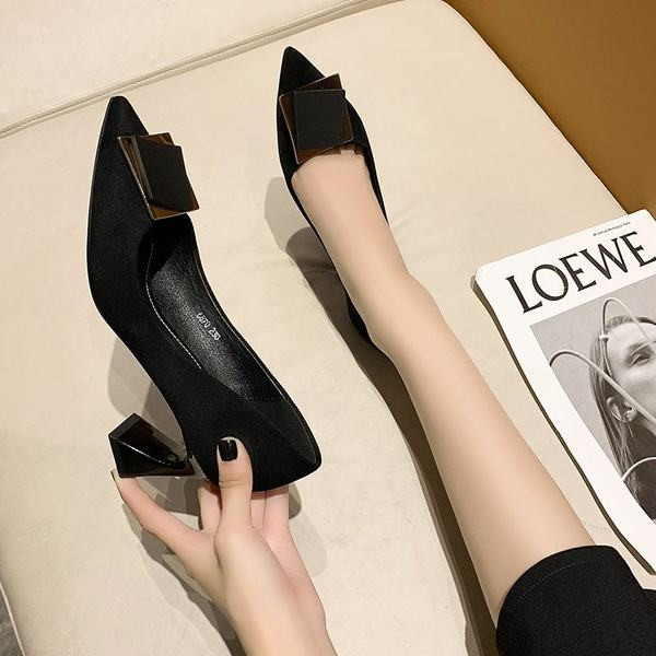 Pantofi casual ascuțiți cu cataramă și toc mic