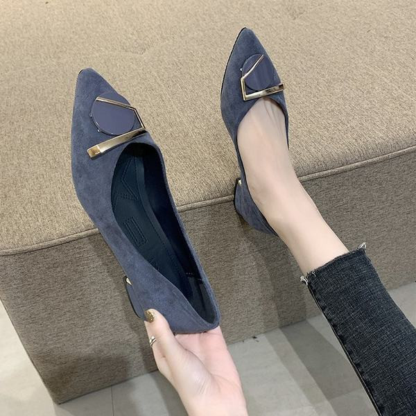 Pantofi ascutiti din piele intoarsa ecologica cu decor metalic