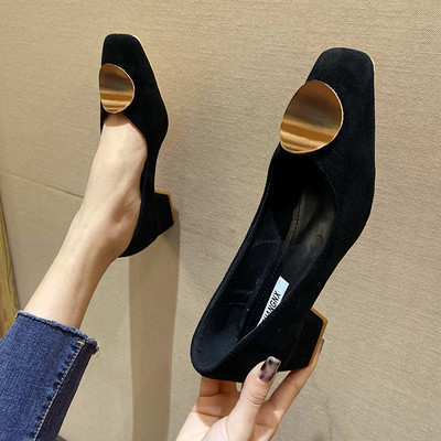 Casual παπούτσια από οικολογικό σουέτ με μεταλλική διακόσμηση