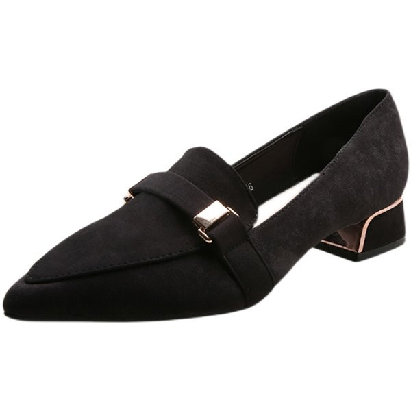 Model nou de pantofi ascutiti din piele intoarsa eco cu decor metalic