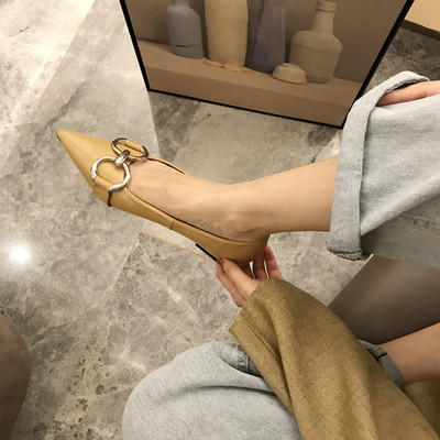 Μοντέρνα γυναικεία μυτερά παπούτσια κατασκευασμένα από faux δέρμα σε διάφορα χρώματα