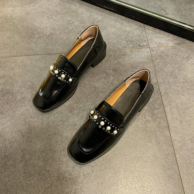 Γυναικεία casual παπούτσια με πέρλες και επίπεδη σόλα