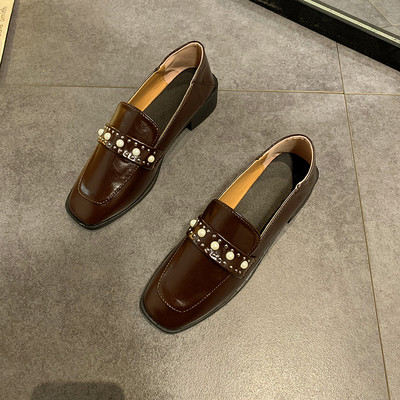 Γυναικεία casual παπούτσια με πέρλες και επίπεδη σόλα