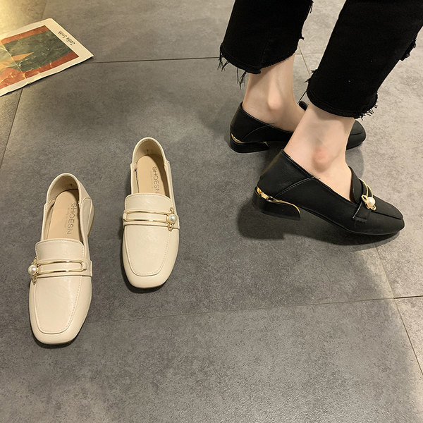 Pantofi casual dama din piele cu element metalic si perla