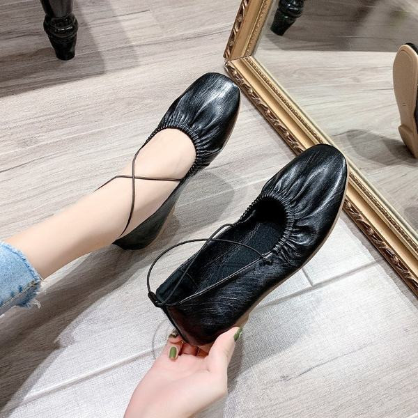 Pantofi de dama din piele cu bretele si talpa plata