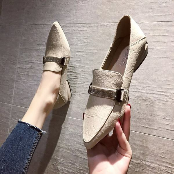 Model nou de pantofi ascuțiți de primăvară cu decor cu pietre