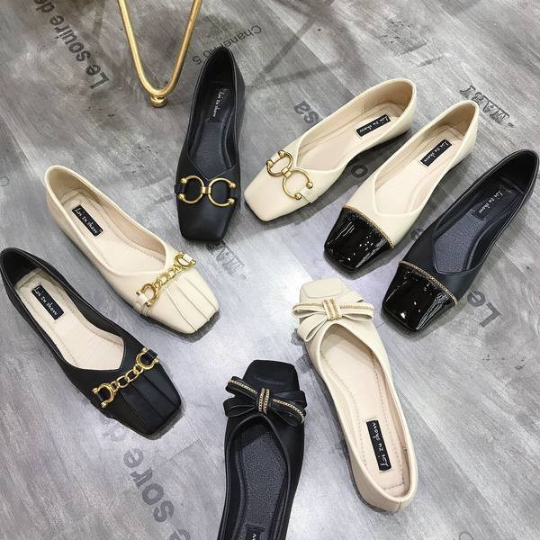 Novi model ženskih cipela sa metalnom kopčom - dva modela