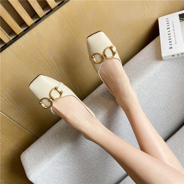 Novi model ženskih cipela sa metalnom kopčom - dva modela