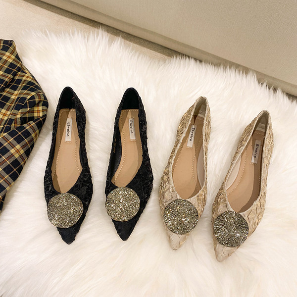 Pantofi dama din satin ascutit cu element metalic