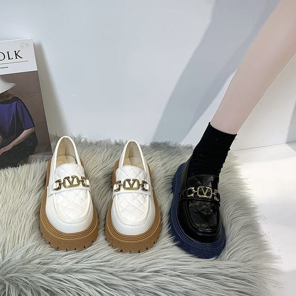 Pantofi de dama din piele cu element metalic si talpa groasa