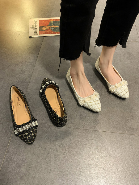 Pantofi de dama in carouri cu perle si talpa plata