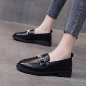 Pantofi de dama din piele stil retro cu elemente metalice