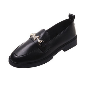 Pantofi de dama din piele stil retro cu elemente metalice