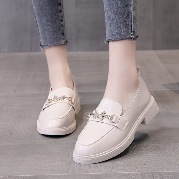 Pantofi de dama din piele stil retro cu elemente metalice