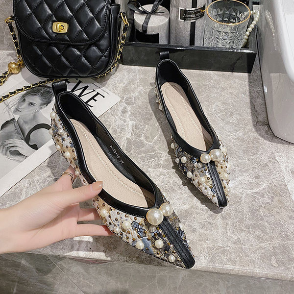 Model nou de pantofi de dama ascutit cu perle