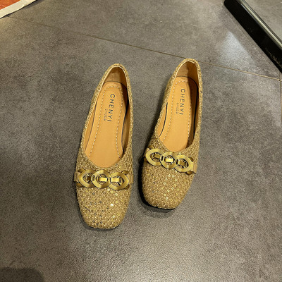 Casual γυναικεία παπούτσια με πούλιες και μεταλλικό στοιχείο