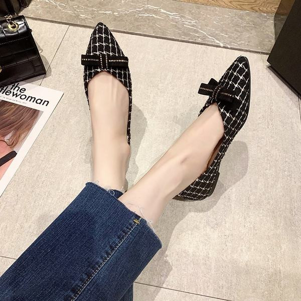 Pantofi de dama actuali cu panglica