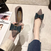 Pantofi textile ascutiti cu panglica