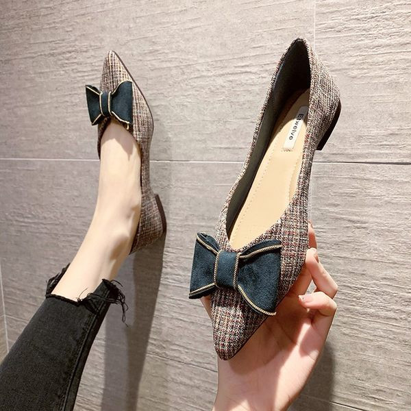 Pantofi textile ascutiti cu panglica