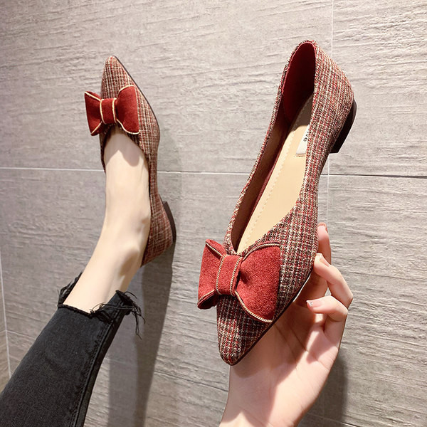 Pantofi textile ascutiti cu panglica