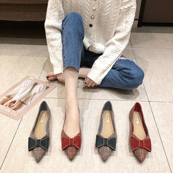 Pantofi textile ascutiti cu panglica