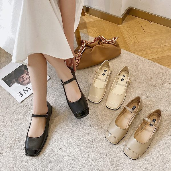 Model nou de pantofi din piele cu cataramă și talpă plată