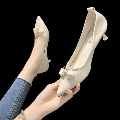 Pantofi casual ascuțiți cu elemente 3D