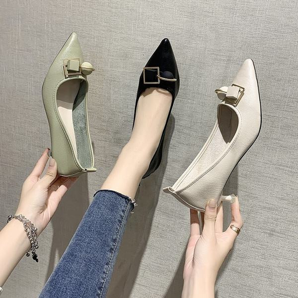 Pantofi casual ascuțiți cu elemente 3D