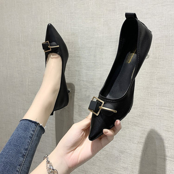 Pantofi casual ascuțiți cu elemente 3D