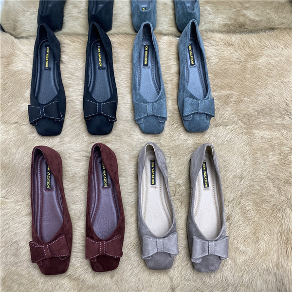 Model nou de pantofi dama din piele intoarsa cu panglica