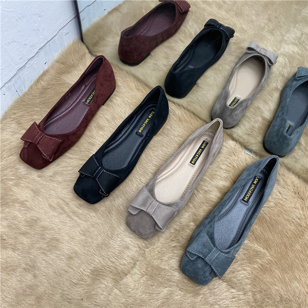 Model nou de pantofi dama din piele intoarsa cu panglica