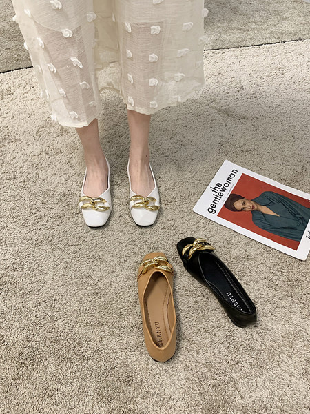 Pantofi de dama din piele cu talpa plata si element metalic