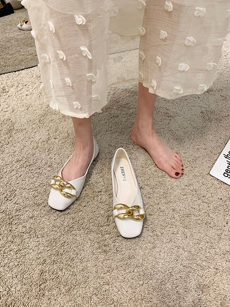 Pantofi de dama din piele cu talpa plata si element metalic