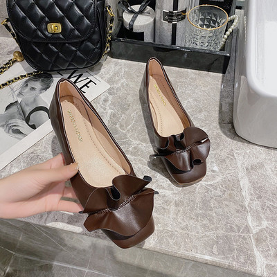 Έκο δερμάτινα παπούτσια με επίπεδη σόλα και βολάν