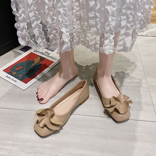 Έκο δερμάτινα παπούτσια με επίπεδη σόλα και  βολάν