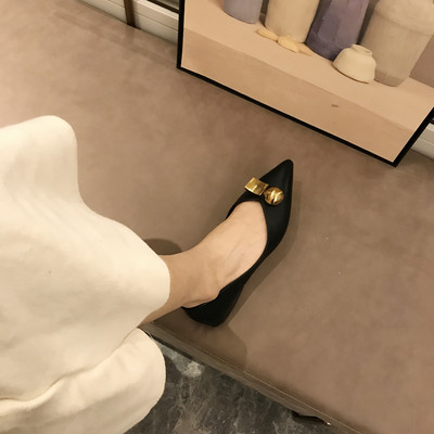 Model nou de pantofi de dama din imitatie de piele cu element metalic