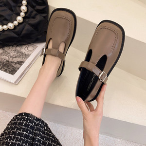 Γυναικεία έκο δερμάτινα παπούτσια με αγκράφα