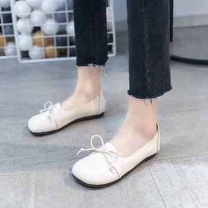 Pantofi moderni din piele cu panglica si talpa plata