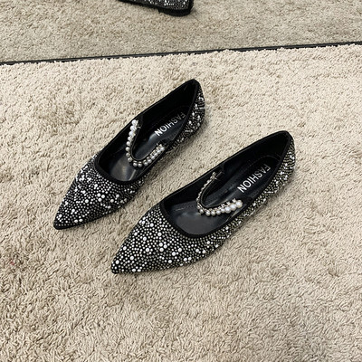 Model ascutit de pantofi de dama cu perle si pietre