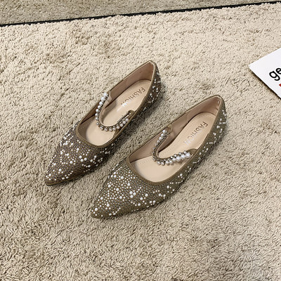 Model ascutit de pantofi de dama cu perle si pietre