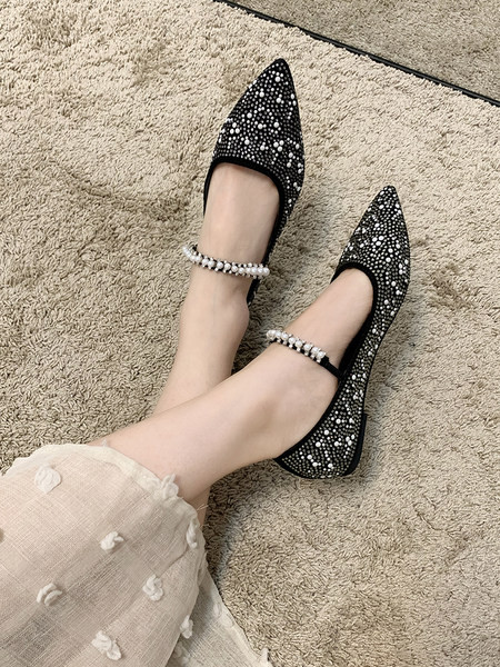 Model ascutit de pantofi de dama cu perle si pietre