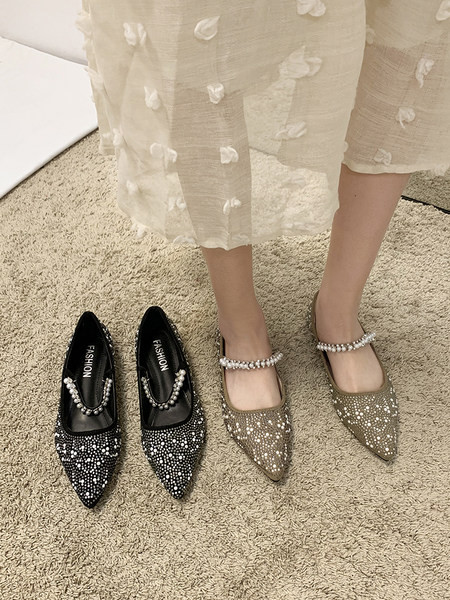 Model ascutit de pantofi de dama cu perle si pietre