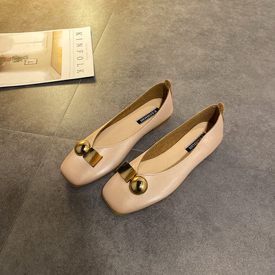 Γυναικεία casual παπούτσια με μεταλλικό στοιχείο και επίπεδη σόλα