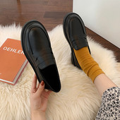 Pantofi rotunzi din piele model simplu