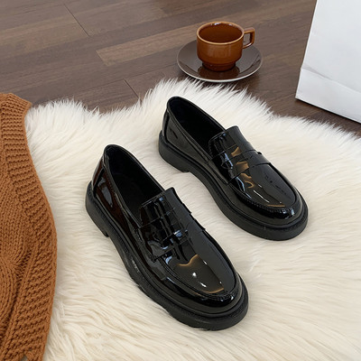 Pantofi rotunzi din piele model simplu