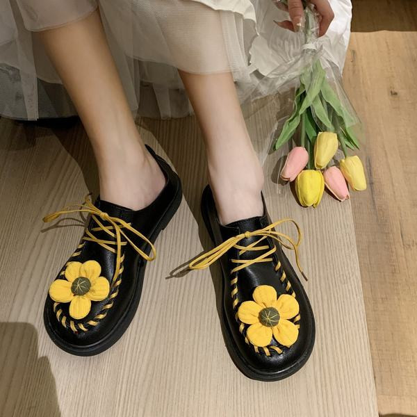 Pantofi de dama din piele cu flori 3D si sireturi