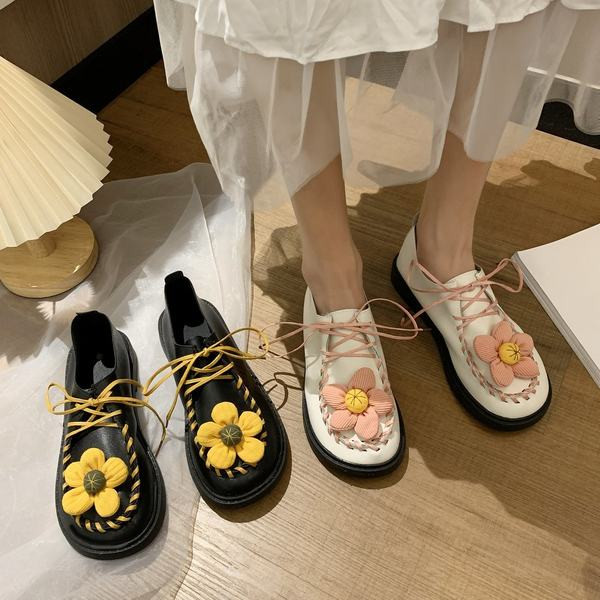 Pantofi de dama din piele cu flori 3D si sireturi