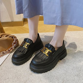 Pantofi de dama din piele cu decor metalic si platforma