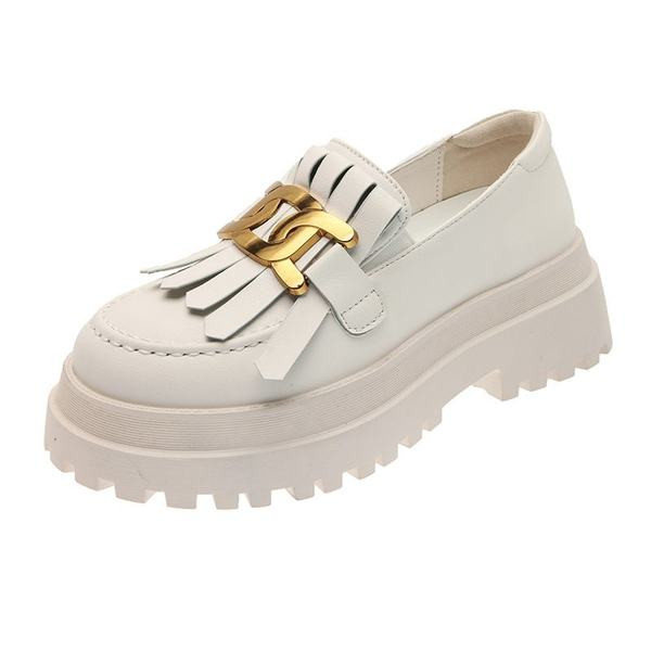 Pantofi de dama din piele cu decor metalic si platforma