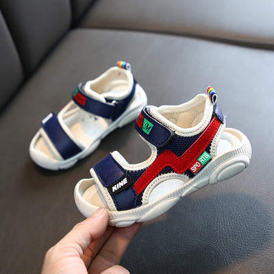 Sandale pentru copii potrivite pentru fete și băieți în mai multe modele